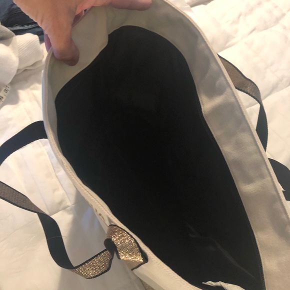 Victoria’s Secret Glitter weekender Tote. NWT - Picture 10 of 16